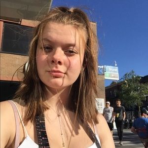 Meet your Posher, Laurie